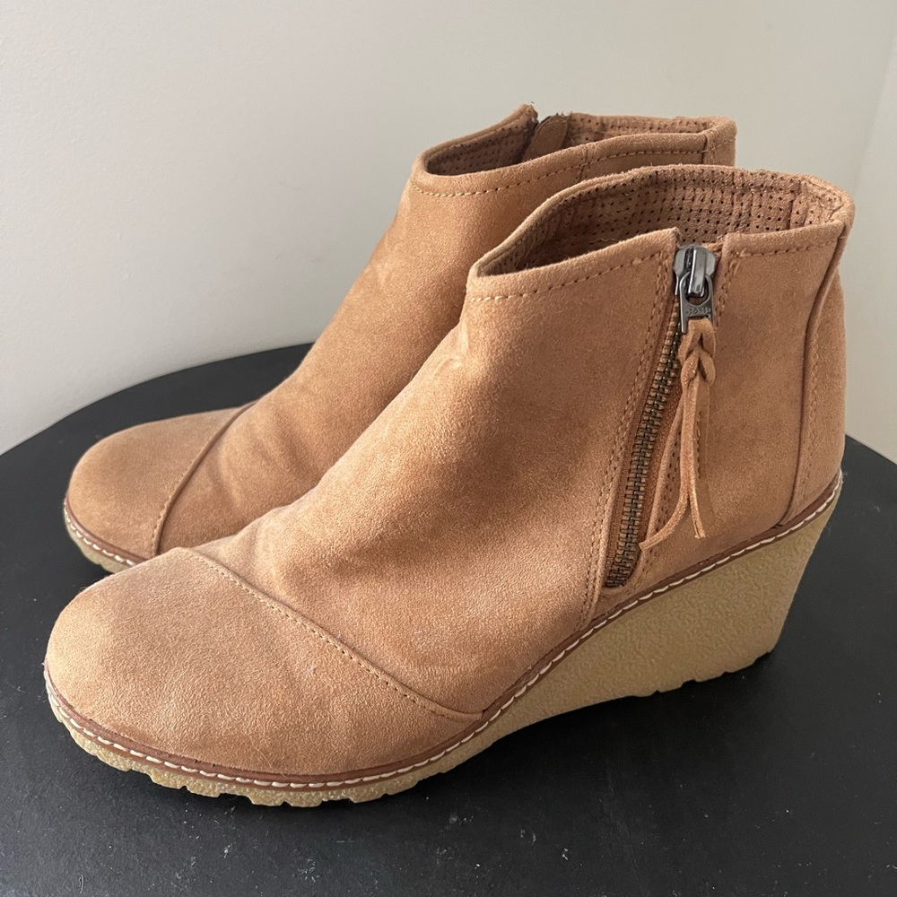 Tom’s Avery Wedge Booties